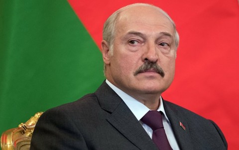 Лукашенко рассказал, когда и как нужно подкорректировать Конституцию. Некоторые функции президента в перспективе должны перейти к другим ветвям власти, в частности, нужно усилить исполнительную вертикаль.