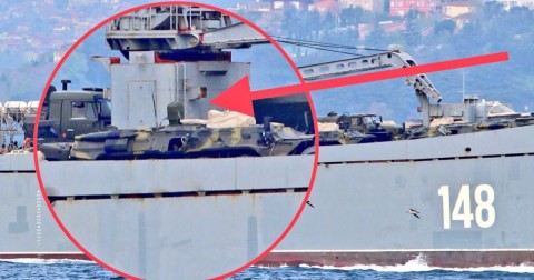 Army tanks were seen on the Project 117 Alligator-class landing ship spotted at Bosphorus, Turkey, en route to Syria. Photo: @YorukIsik
