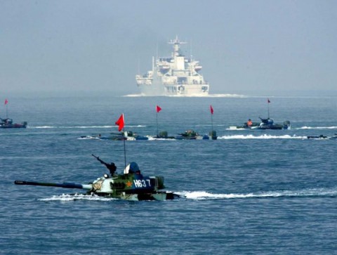 驚天大騙：中國文宣說「南海演習，他們擊沉了美國航空母艦一艘」