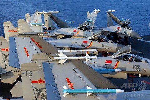 中國在東海進行實彈演習，唯一的國產空母「遼寧號」也試航