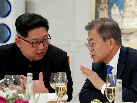 South Korean President Moon Jae-in and North Korean leader Kim Jong-un attend a banquet during an earlier meeting at the truce village of Panmunjom. Photo: Korea Summit Press Pool/ Reuters