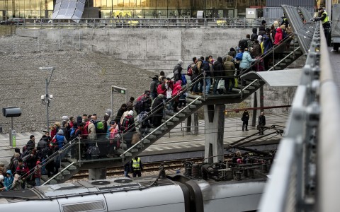未成年の難民申請者に「第2のチャンス」認める、スウェーデン