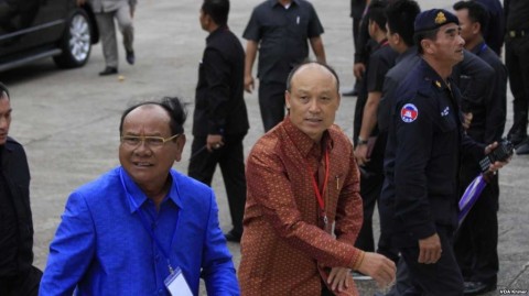 柬埔寨在大選前進行軍事武器檢修
