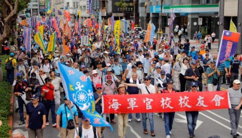 臺灣通過退伍軍人年金革法案，引起暴力抗議