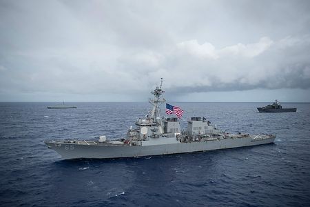 臺灣國防部：美軍艦通過台灣海峽，箝制中國