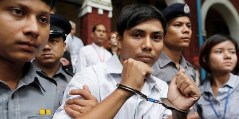 緬甸路透社記者在調查洛興雅人受迫害的過程中被以洩密罪逮捕