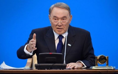 Утром 12 июля СМИ Казахстана опубликовали закон, предоставляющий президенту страны Нурсултану Абишевичу Назарбаеву право пожизненно возглавлять Совет безопасности Республики Казахстан. Сам Елбасы подписал закон 5 июля.