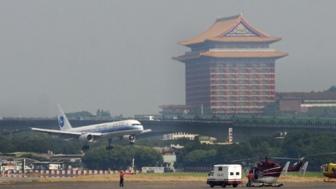 2008年中國第一架觀光民航機降落台北