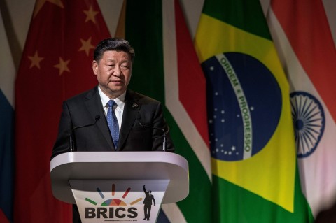 「在貿易戰中沒有贏家」-習近平對抗川普呼籲金磚合作再出發   金磚五國高峰會(BRICS, 指五個主要的新興市場國家，分別為巴西、俄羅斯、印度、中國、南非)