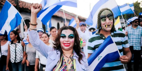 尼加拉瓜總統夫婦羅薩里奧穆里略和丹尼爾奧爾特加在周末萊昂示威期間擔任殭屍