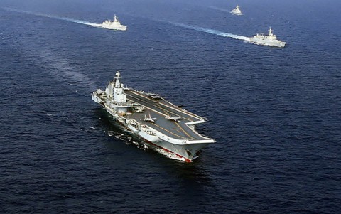 東海上的中國海軍及航空母艦