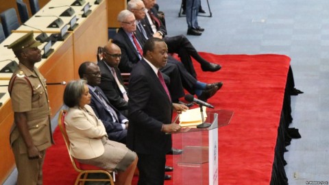 President Uhuru Kenyatta speaks to the AMCHAM delegation about his administration’s commitment to ending corruption in Kenya. Photo: N. Wadekar / VOA
