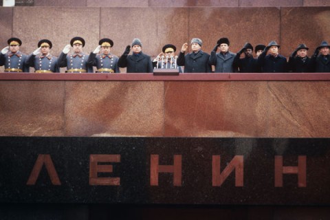 Minchenko諮詢公司發表介紹俄羅斯總統普京的親信結構的報告。在最接近總統的人的名單中，第一名是國防部長Shoygu，其次是前第一副總理Sechin 和國會議長Volodin。這團體可比擬蘇聯時期的政治局2.0。