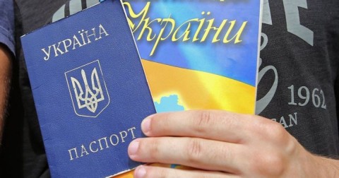 Депутат Верховной Рады Украины предложил без суда и следствия лишать гражданства всех украинцев, получивших российские паспорта