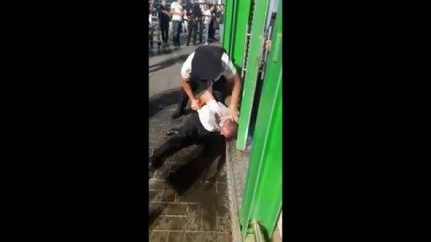 СК возбудил дело против полицейских, избивших пассажира в Домодедово