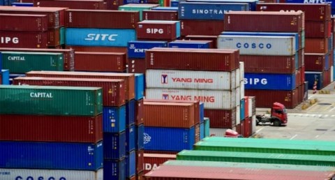 Shipping containers are seen at a port in Shanghai, China, July 10, 2018. Photo: Aly Song/Reuters