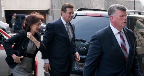 Paul Manafort, his wife, and his lawyer Kevin Downing arriving at court for a status update hearing on Feb. 14, 2018. Photo: Flickr/Victoria Pickering
