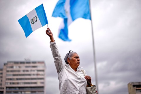 A woman holding a Guatemalan flag protests at the Plaza de la Constitucion in Guatemala City, Sept. 4. Photo: Santiago Billy / AP