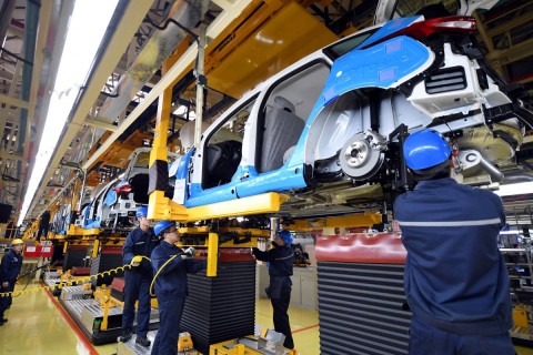 Workers assemble vehicles at a plant of Changan Ford, a joint venture between Changan Automobile and Ford Motor Company in Harbin, Heilongjiang Province, China, Feb. 22, 2017. Photo: Reuters/Stringer/File