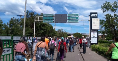 Hasta ahora no hay novedades en el Puente internacional Simón Bolívar, en la frontera de Colombia con Venezuela, por donde cada día cruzan miles de personas.