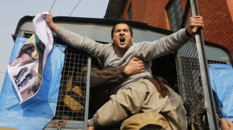 A Kashmir Shiite Muslim shouts from a police vehicle after he was detained during a protest in Srinagar in 2015. Photo: EPA