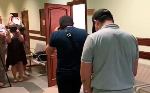 俄羅斯韃靼斯坦共和國喀山警察局前高階警官中校Lenar Galaev和少校Daniel Gilfanov遭控向居民收取超過一百萬盧布的保護費。
