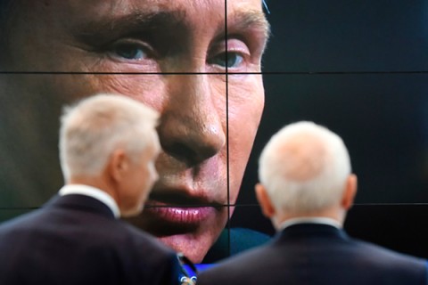 Респондентам предложили назвать имена российских политиков и общественных деятелей, которым они более всего доверяют