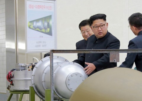 北韓發佈金正恩視察「氫彈彈頭」照片