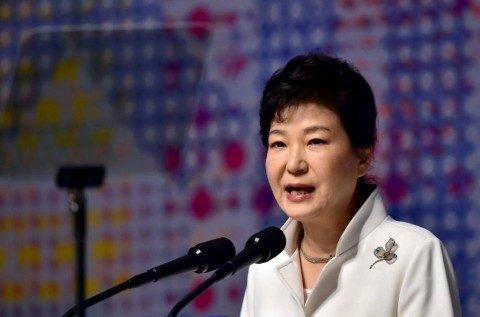 韓國特別檢察官因朴槿惠貪腐醜聞而突襲「國家退休基金」辦公室。