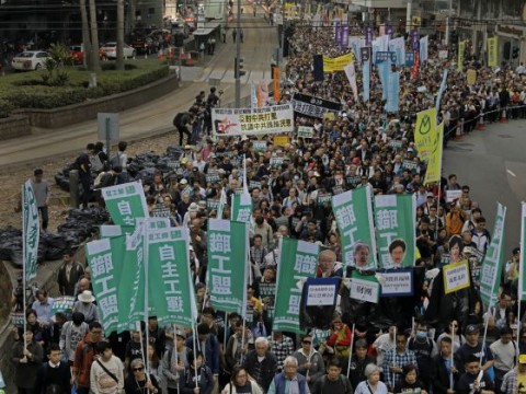 香港數千民眾為遭取消資格的國會議員走上街頭