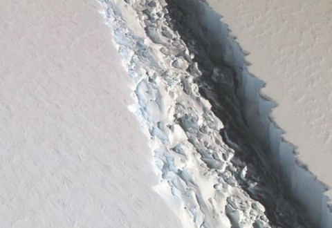 南極棚氷の亀裂、急速拡大＝巨大氷山分離の恐れ－英研究チーム
