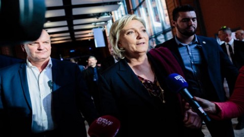 Outsider candidates commandeer France's presidential race