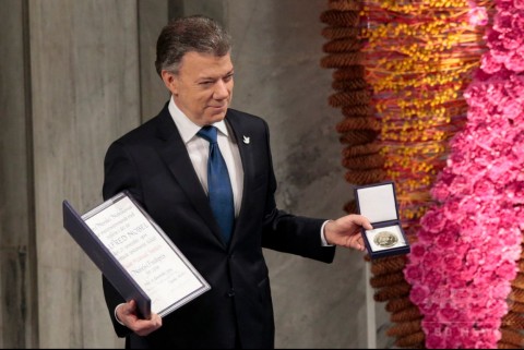 ノーベル賞受賞のコロンビア大統領、賄賂受け取った疑いで検察が捜査
