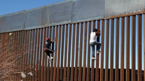 US 'may split families that cross border'